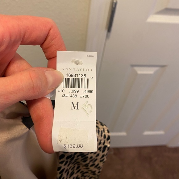 ANN TAYLOR Animal Print Shift Dress Spotted V Neck Sleeveless M NEW $139 - Picture 4 of 7